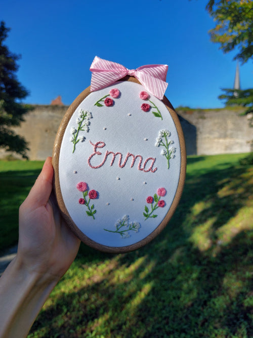 Broderie personnalisée prénom - Modèle fleuri